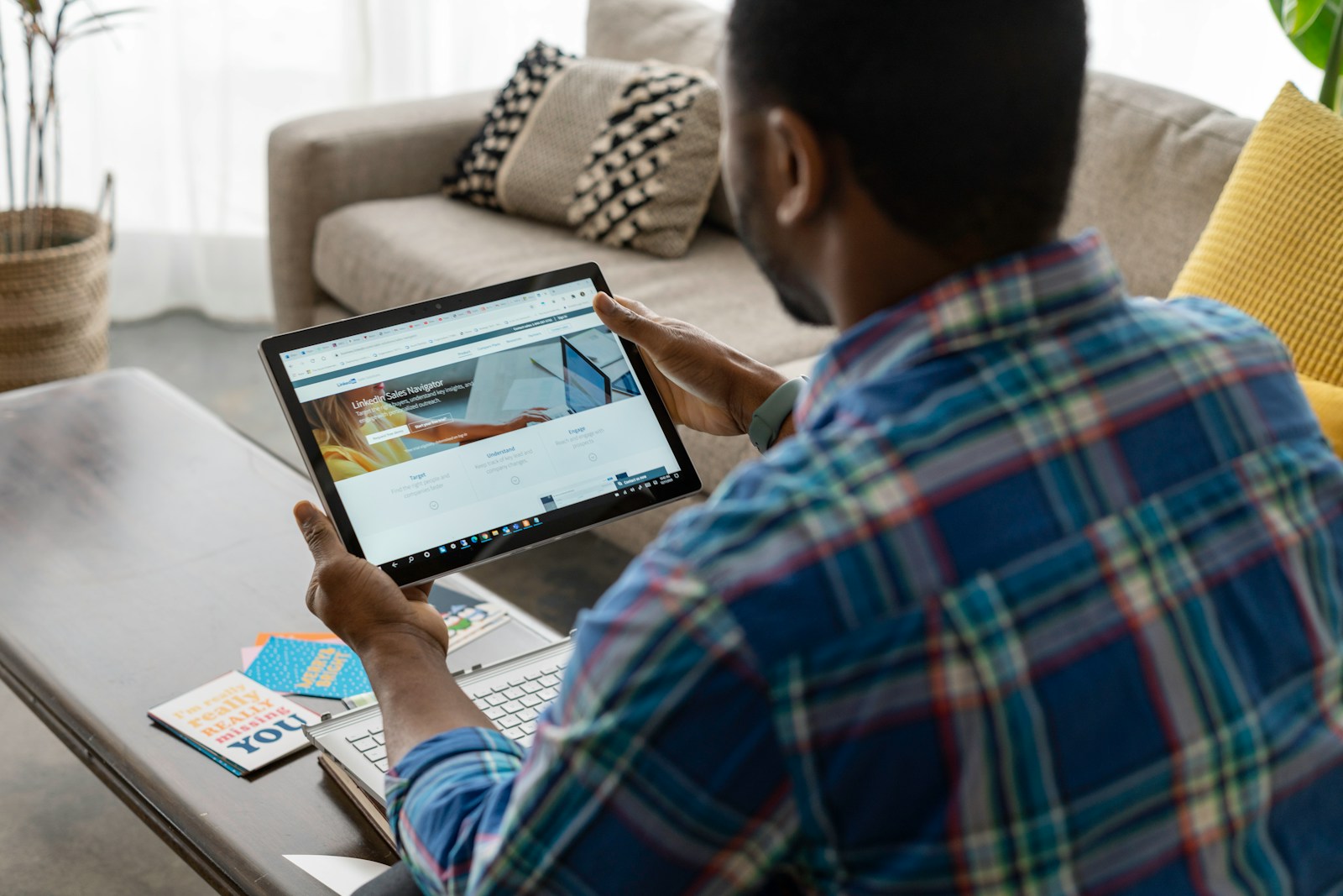 The Real Way to Find a Hiring Manager on LinkedIn